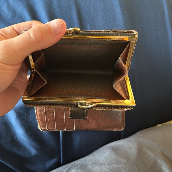 Louis Vuitton Bi-Fold Wallet with Coin Pouch - Picture 5 of 7